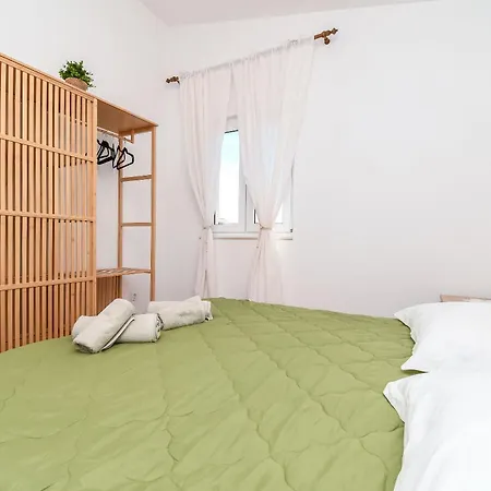 Neda トロギール