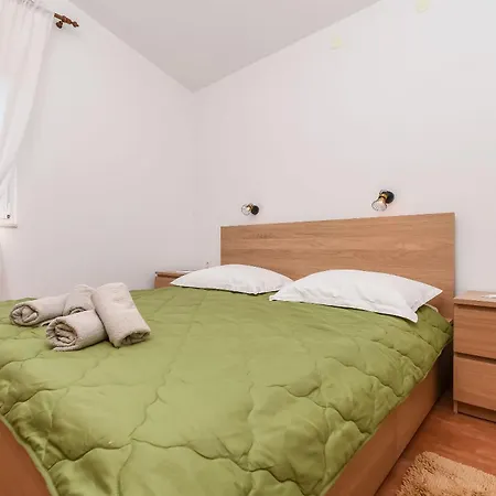 Neda Apartment