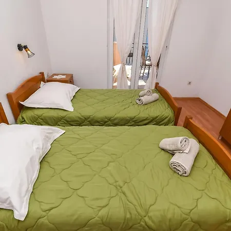 アパート Neda トロギール