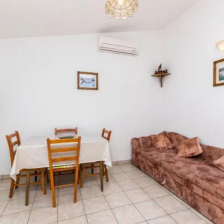 Neda Trogir