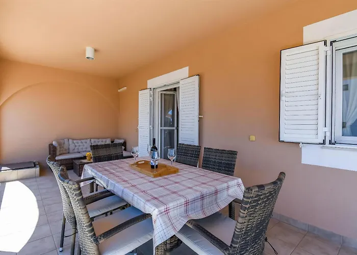 Neda 公寓 特罗吉尔