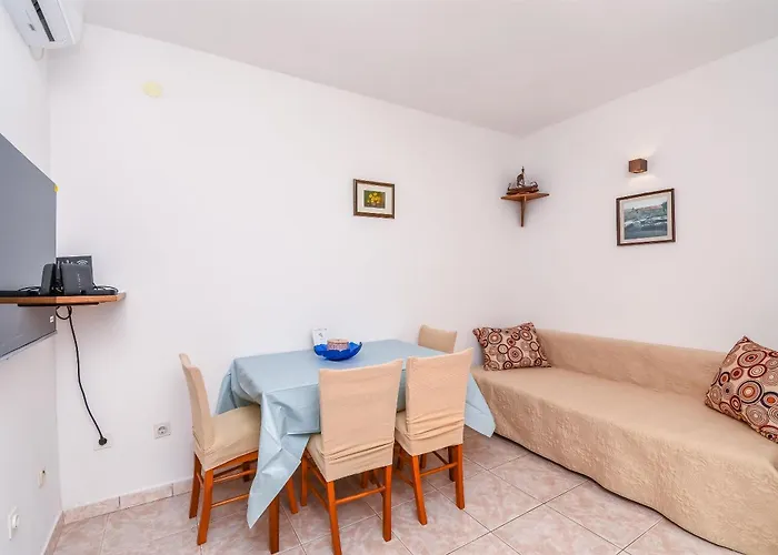 公寓 Neda 特罗吉尔